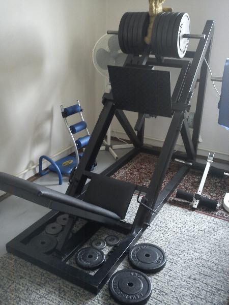 Leg press stroj