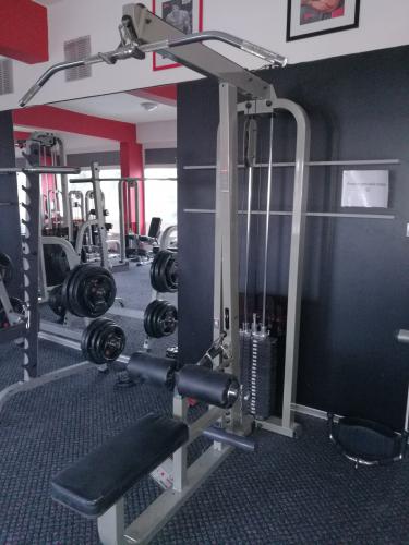 Posilovací stroj Body-Solid Horní+spodní kladka