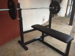 Masivn bench press lavice