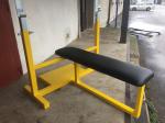 Masivn bench press lavice