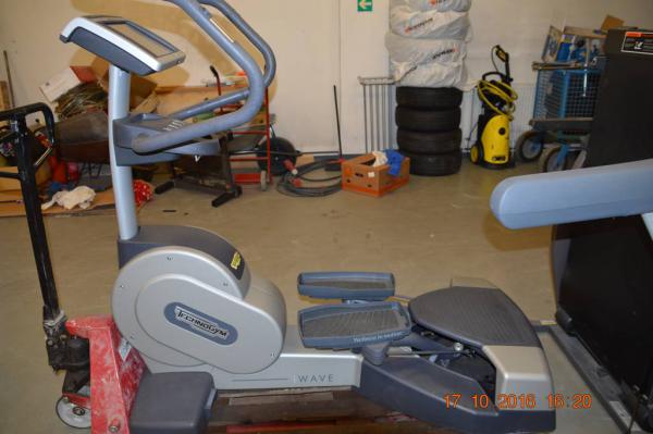 Eliptick trenar Technogym WAVE EXC 700 I P TV