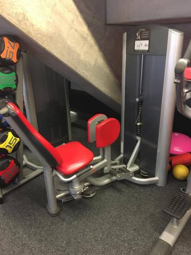 Posilovací stroj LifeFitness Hip ADDUCTION (snožování)