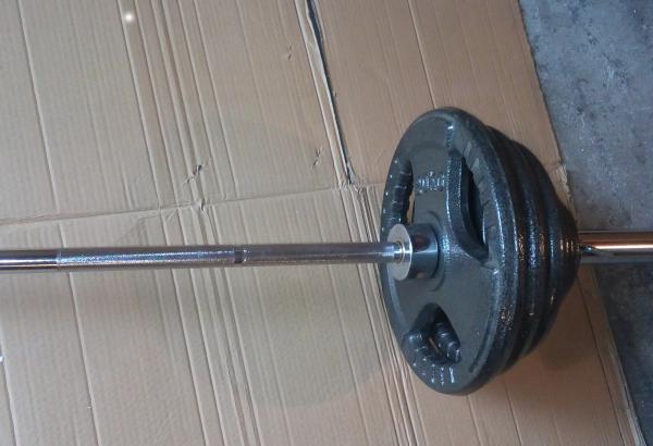 Olympíjská činka bench press 125 kg