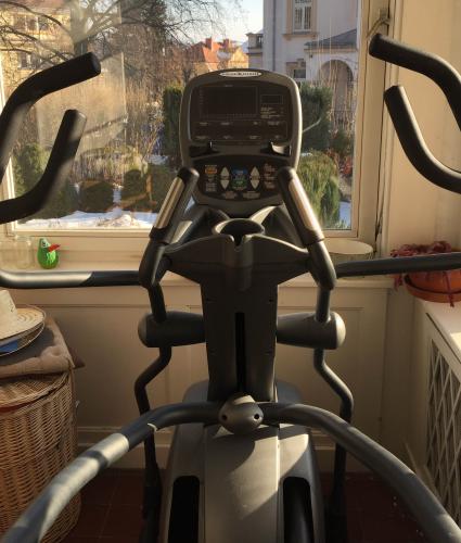 Eliptick trenar Vision Fitness S7200 HRT