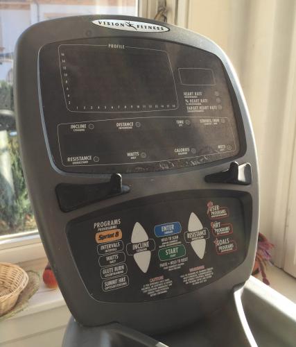 Eliptick trenar Vision Fitness S7200 HRT