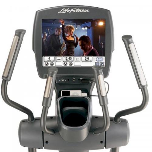 Life Fitness elevation engage 95X crosstrenažer profesional