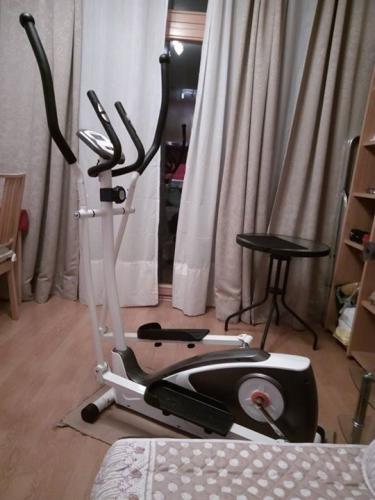 Almost new HOUSEFIT MOTIO 30 Elliptical Trainer