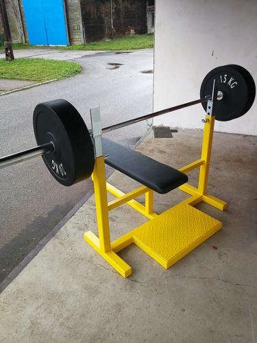 Masivn benchpress lavice do fitness/posilovny