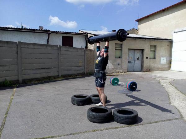 Strongman vybaven - loglift, farmers walk - kufry