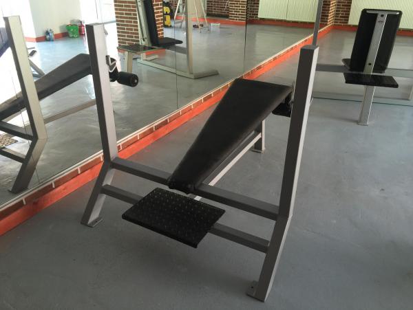 GYM 80 Negativn bench press-hlavou dolu