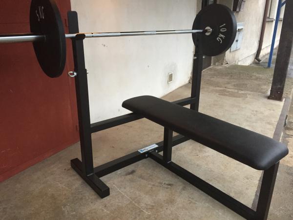 Masivní bench press lavice