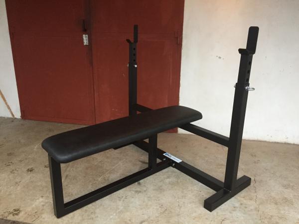 Masivní bench press lavice