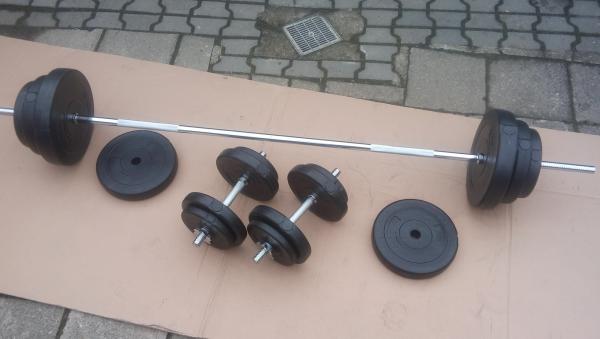 Činkový set o celkové hmotnosti 67 kg.