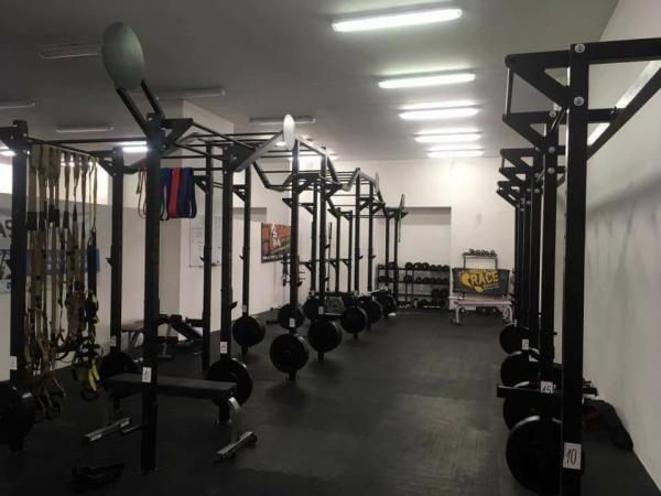 Crossfit tlocvina - vybaven na cvien, konstrukce