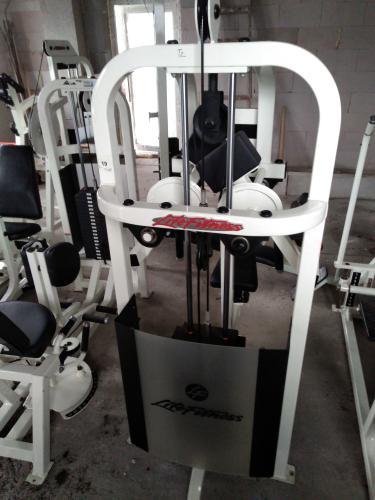 Life Fitness serie 9000 SU 31 Lateral Raise