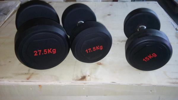 Sada jednoručních činek pogumovaných 2,5 až 40 kg