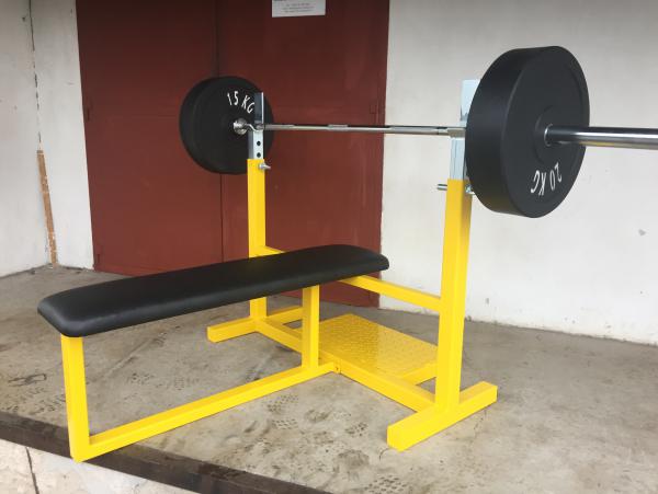 Masivn bench press lavice