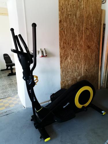 Eliptick trenar Housefit MOTIO 80