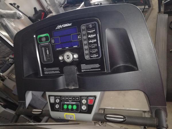 Běžecký pás Life Fitness F3 TRACK