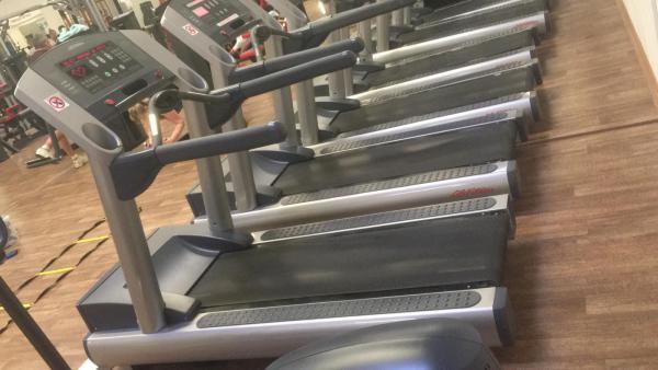 Bezecke trenazery LIFE FITNESS 6ks