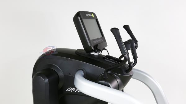 Použité LIFE FITNESS FlexStraider Objevte SE LCD eliptické trenažéry.