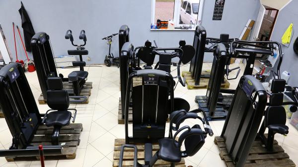 Sada 17 strojů TECHNOGYM SELECCTION