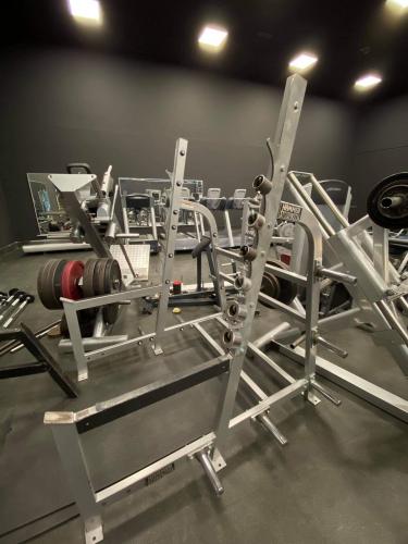 HAMMER STRENGTH HALF RACK