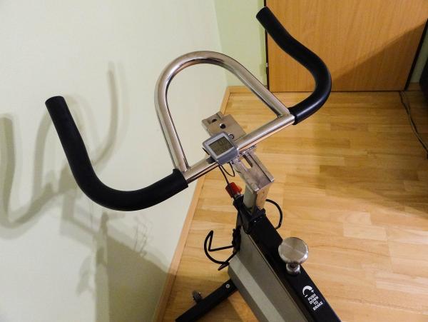Profesionální cyklotrenažér - spiningové kolo Body Bike