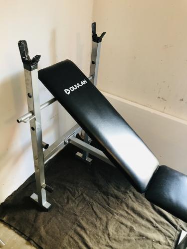 Posilovací bench lavice a vzpěračská tyč (osa) 1600x30