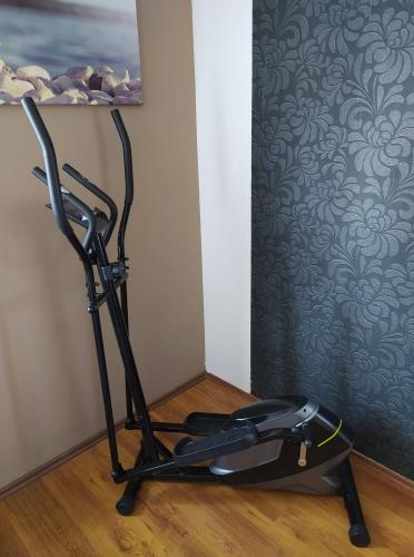 Eliptick trenar HouseFit Motio 20