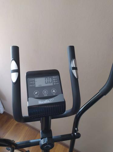 Eliptick trenar HouseFit Motio 20