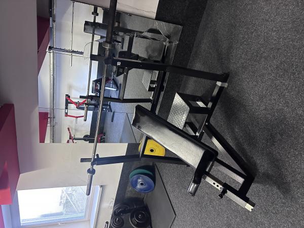 Bench press hlavou nahoru i s olympijskou osou