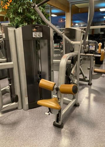 Life Fitness posilovací stroje