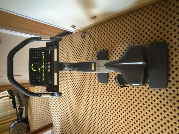 Profesionální rotoped Technogym