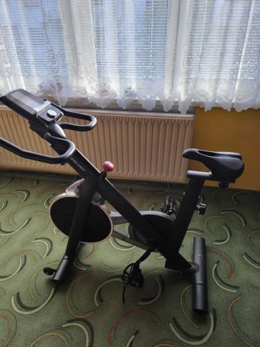 Cyklotrenažér Capital Sports Evo Race