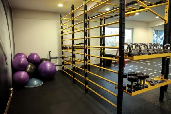 Posilovací věž, fitness podlaha