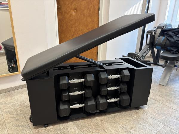 Hiit bench lavice s tr�ninkov�m vybaven�m