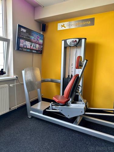 Posilovací stroj legpress BH Fitness