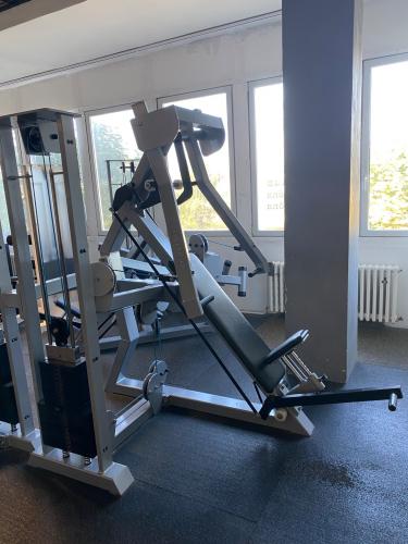 Gym80 Dual Incline Chest Press � �ikm� tlak na prsa.